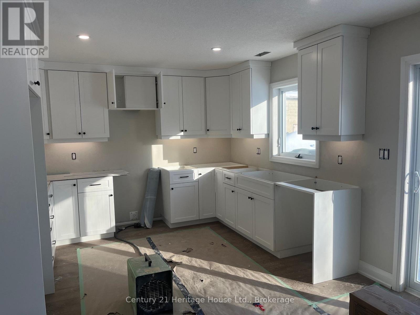 4 - 229 Bruce Street S, West Grey, Ontario  N0G 1R0 - Photo 2 - X12468225