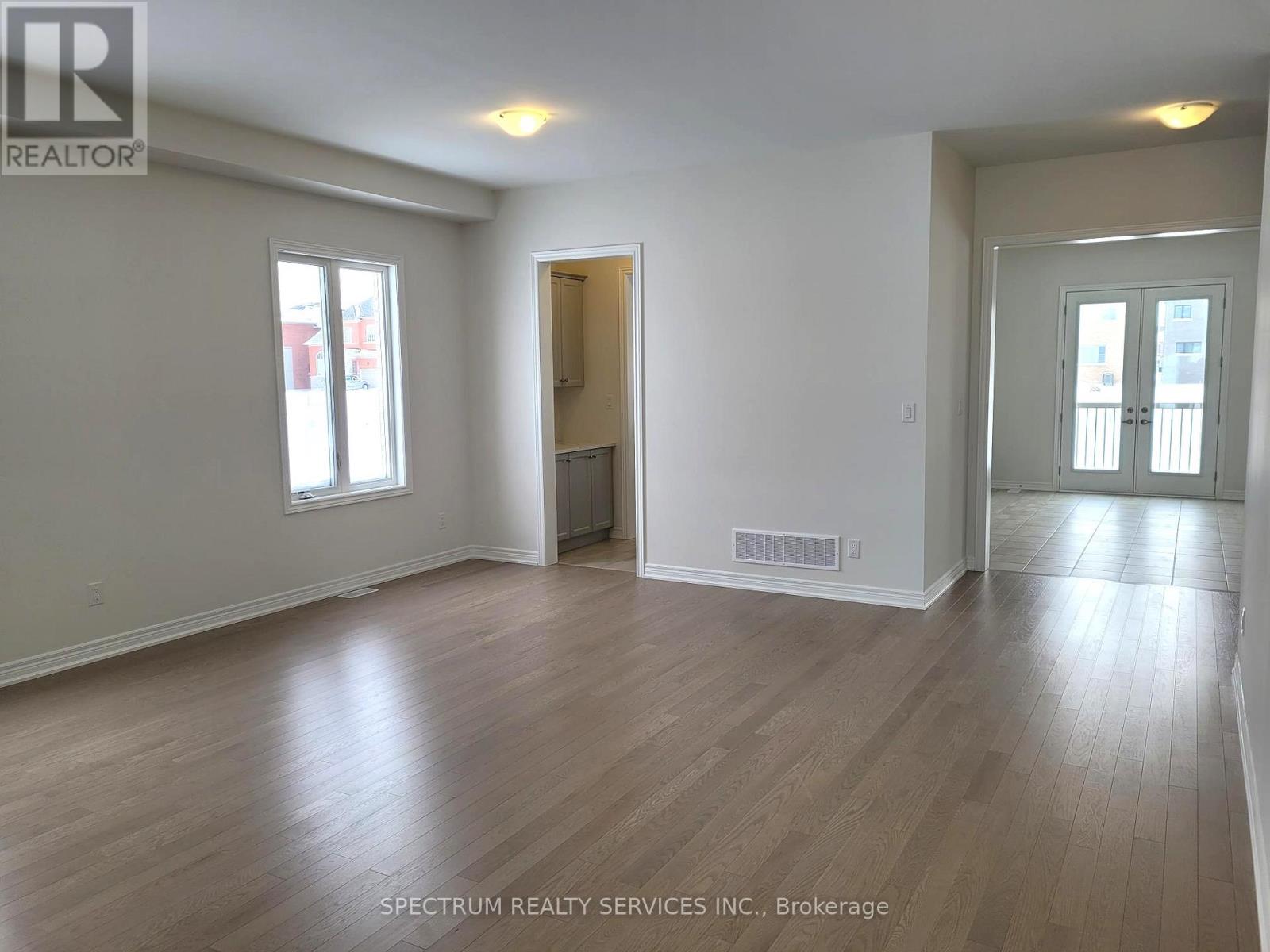 9 Cecil Saunders Drive, Georgina, Ontario  L4P 0T3 - Photo 3 - N12741608