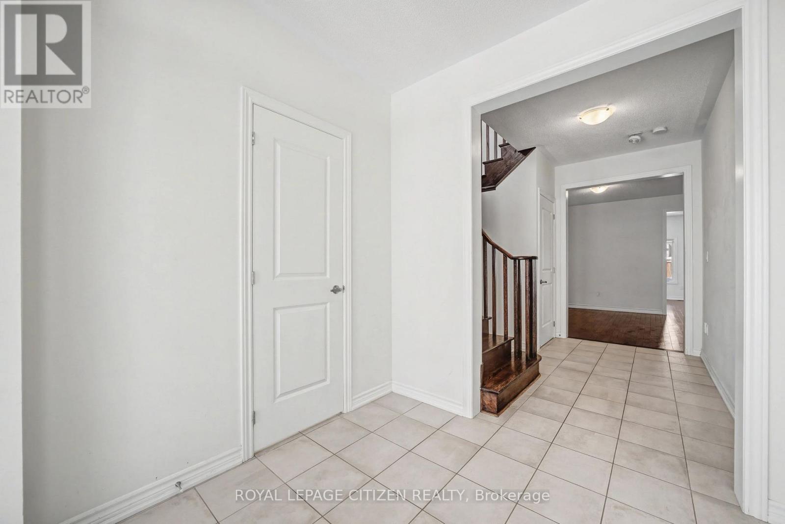 22 Valleo Street, Georgina, Ontario  L4P 0J9 - Photo 4 - N12741616