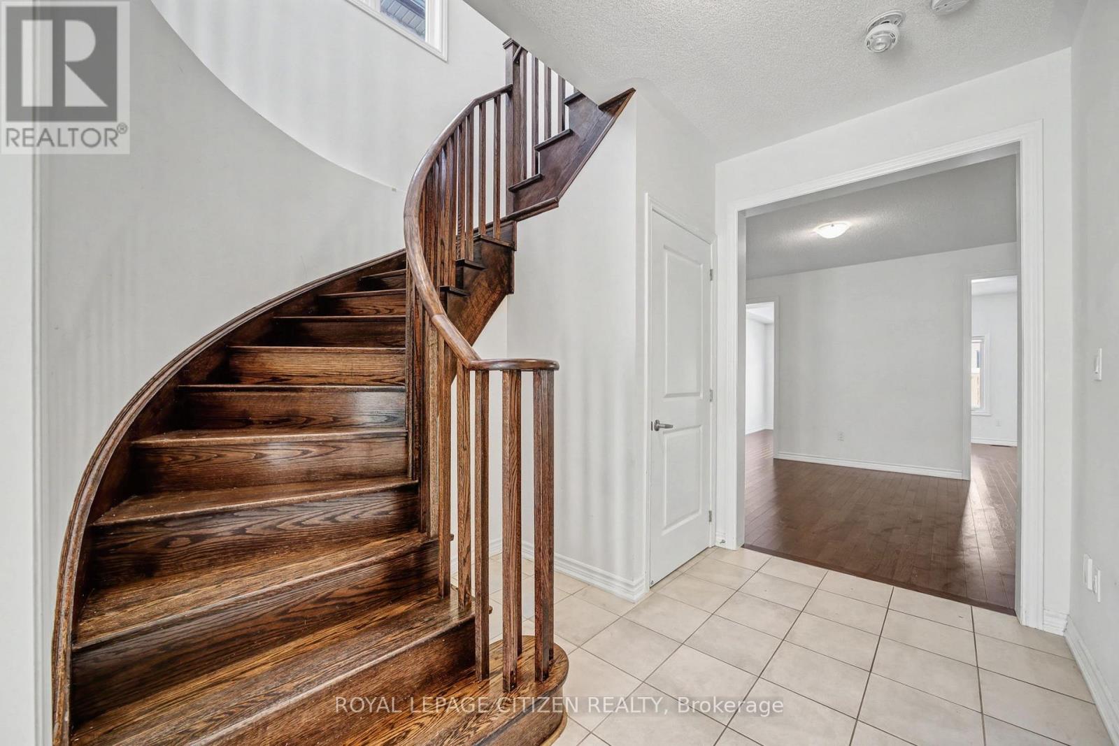 22 Valleo Street, Georgina, Ontario  L4P 0J9 - Photo 7 - N12741616