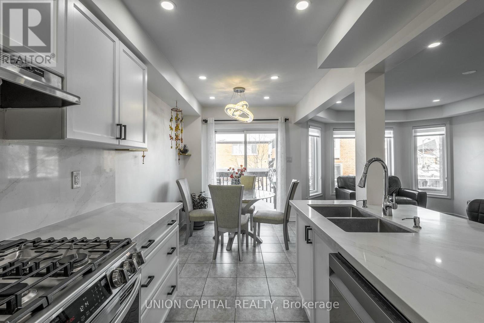 93 Stoyell Drive, Richmond Hill, Ontario  L4E 0M8 - Photo 8 - N12741774