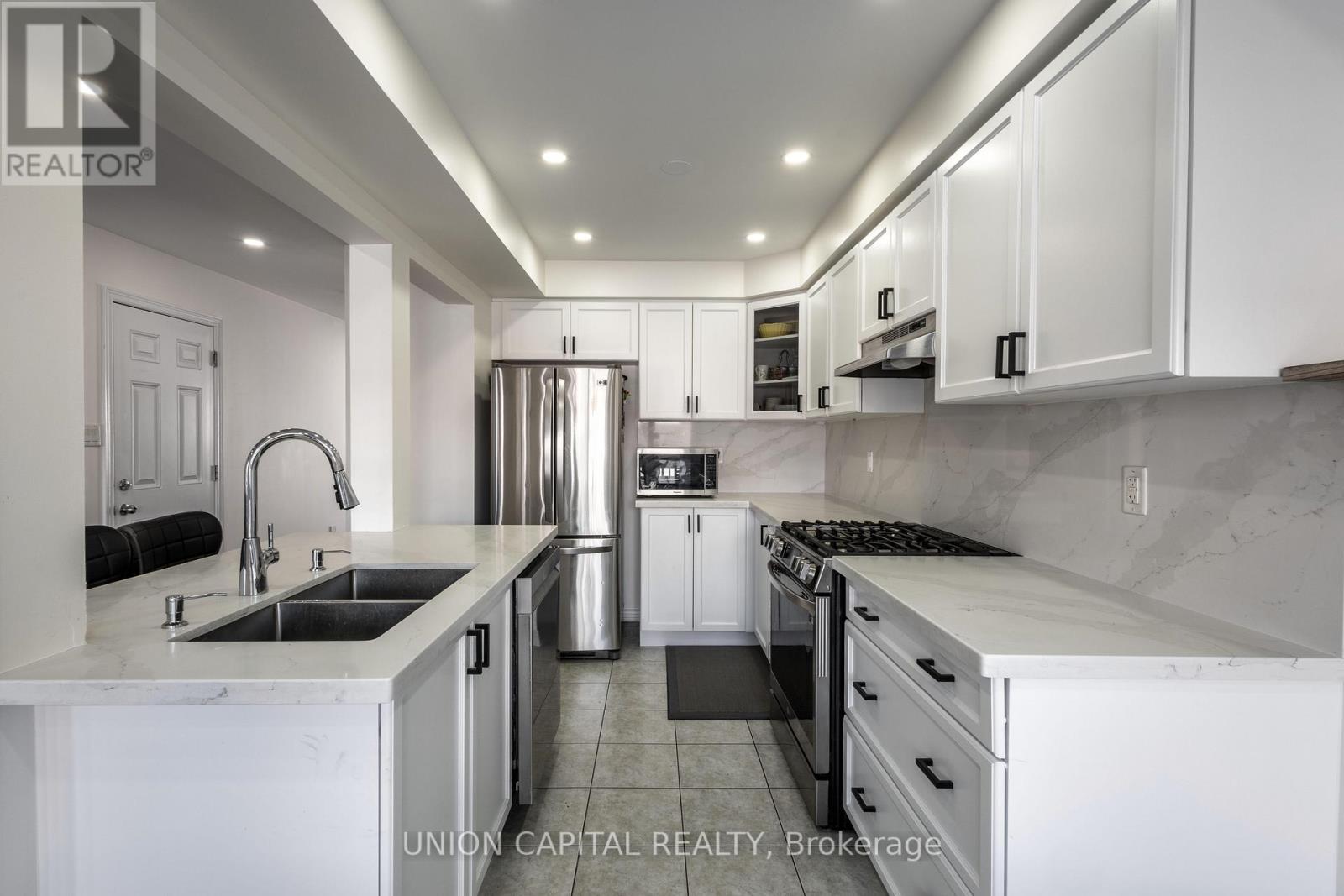 93 Stoyell Drive, Richmond Hill, Ontario  L4E 0M8 - Photo 9 - N12741774