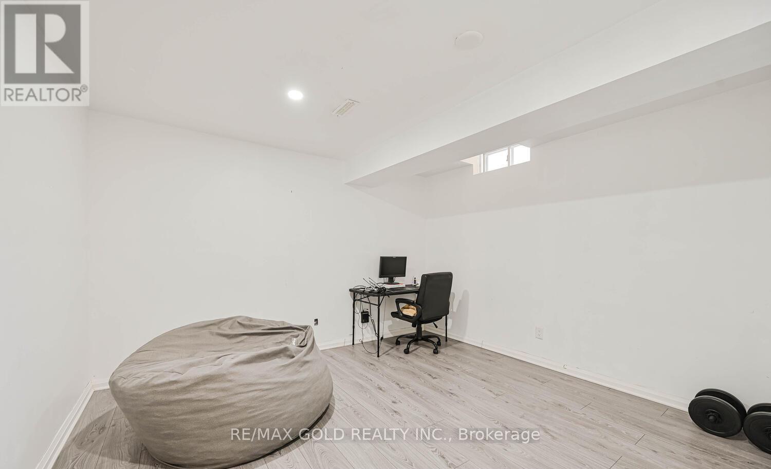 73 Chipmunk Crescent, Brampton, Ontario  L6R 1B4 - Photo 17 - W12741646