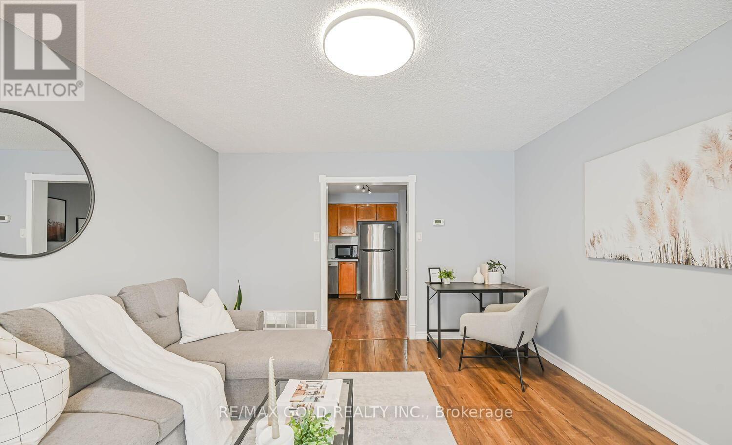 73 Chipmunk Crescent, Brampton, Ontario  L6R 1B4 - Photo 2 - W12741646