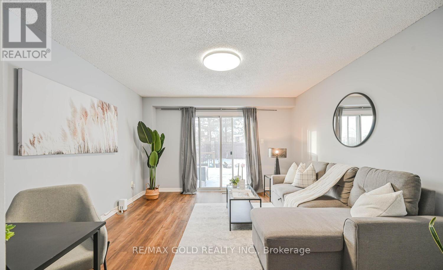 73 Chipmunk Crescent, Brampton, Ontario  L6R 1B4 - Photo 4 - W12741646