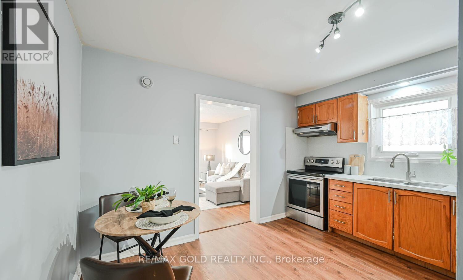 73 Chipmunk Crescent, Brampton, Ontario  L6R 1B4 - Photo 5 - W12741646