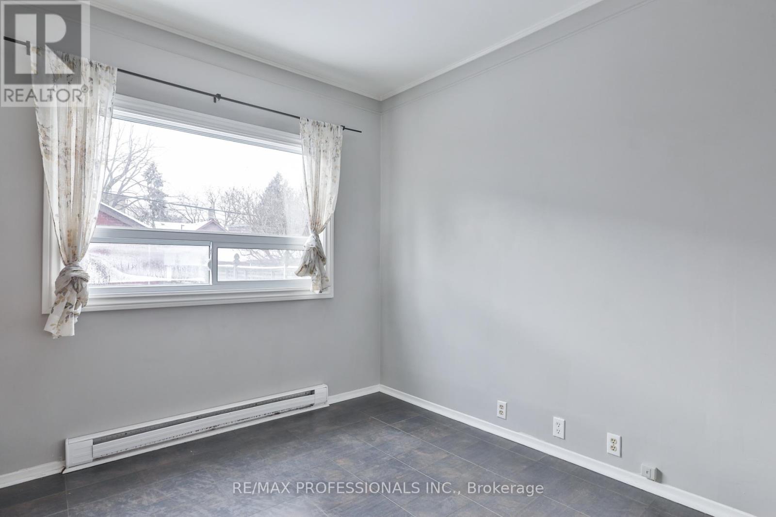 77 Fern Avenue, Toronto, Ontario  M6R 1K2 - Photo 11 - W12741688