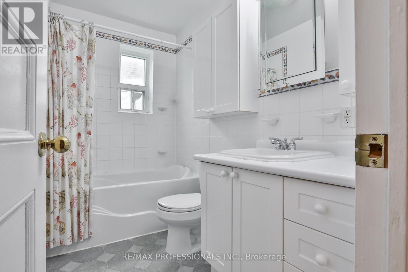 77 Fern Avenue, Toronto, Ontario  M6R 1K2 - Photo 21 - W12741688