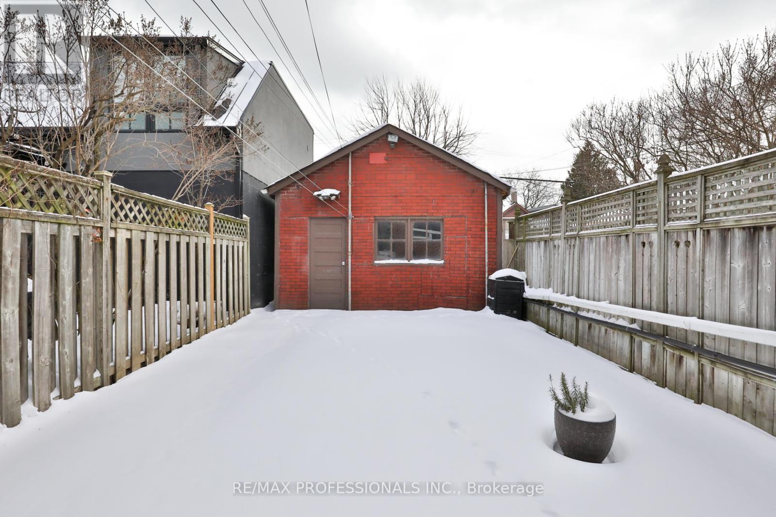 77 Fern Avenue, Toronto, Ontario  M6R 1K2 - Photo 23 - W12741688