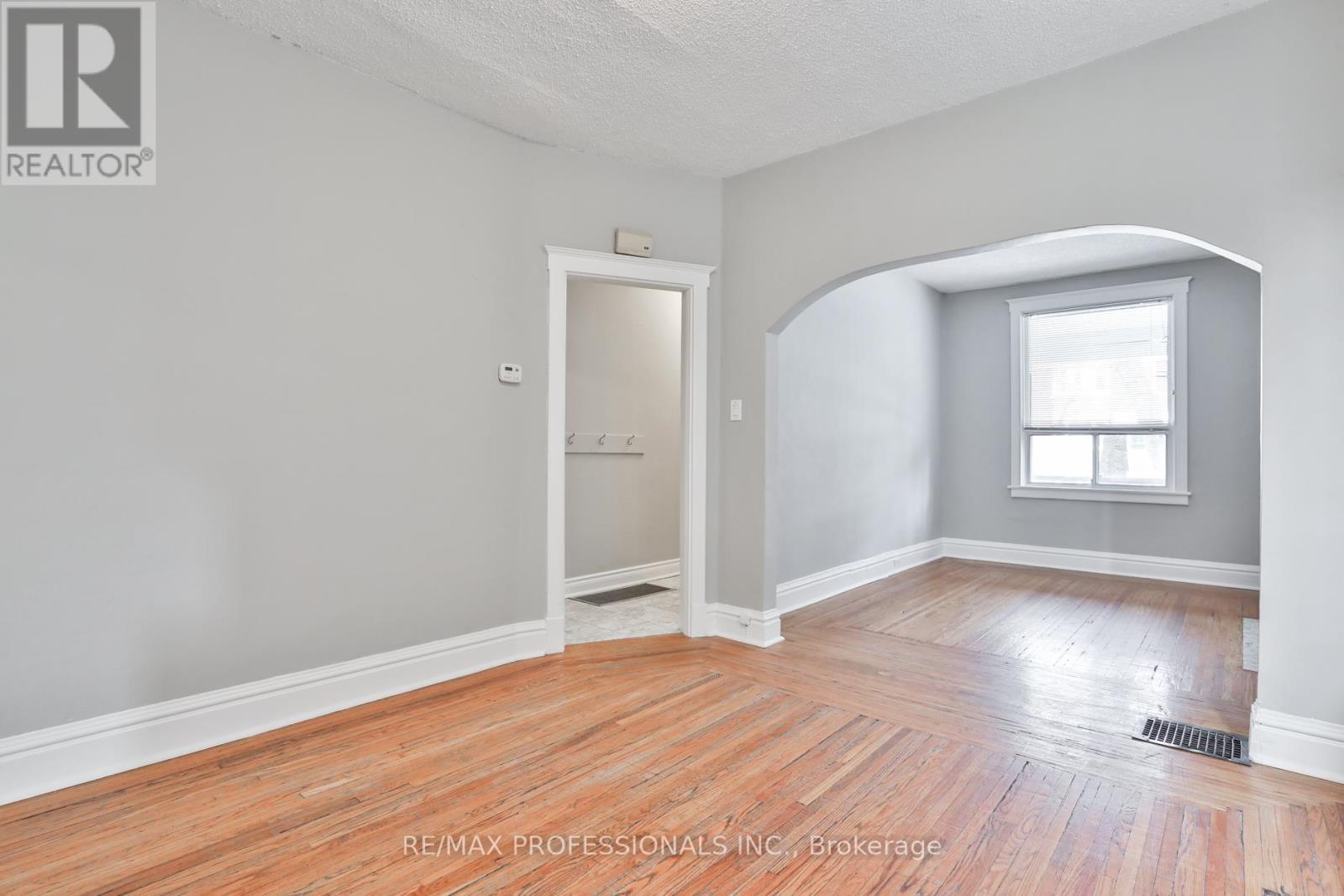 77 Fern Avenue, Toronto, Ontario  M6R 1K2 - Photo 4 - W12741688