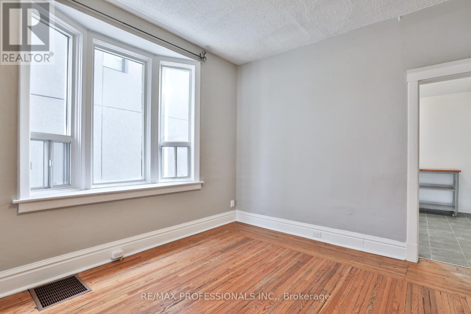 77 Fern Avenue, Toronto, Ontario  M6R 1K2 - Photo 6 - W12741688