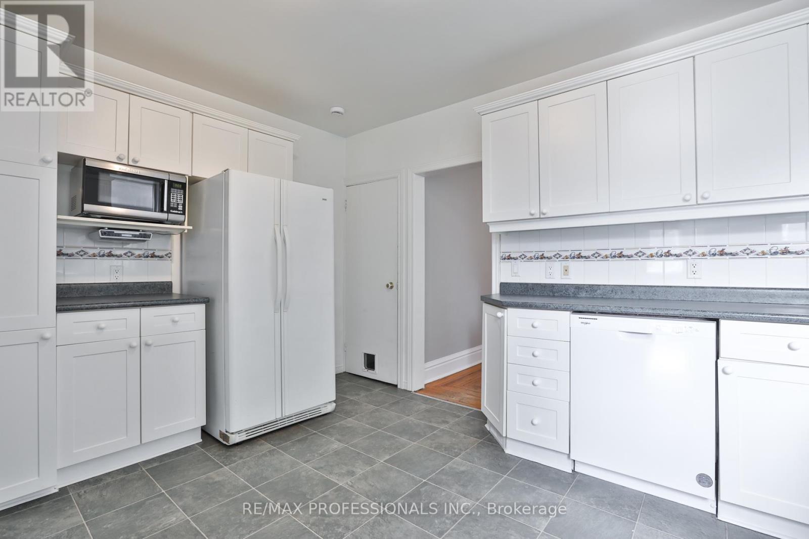 77 Fern Avenue, Toronto, Ontario  M6R 1K2 - Photo 9 - W12741688