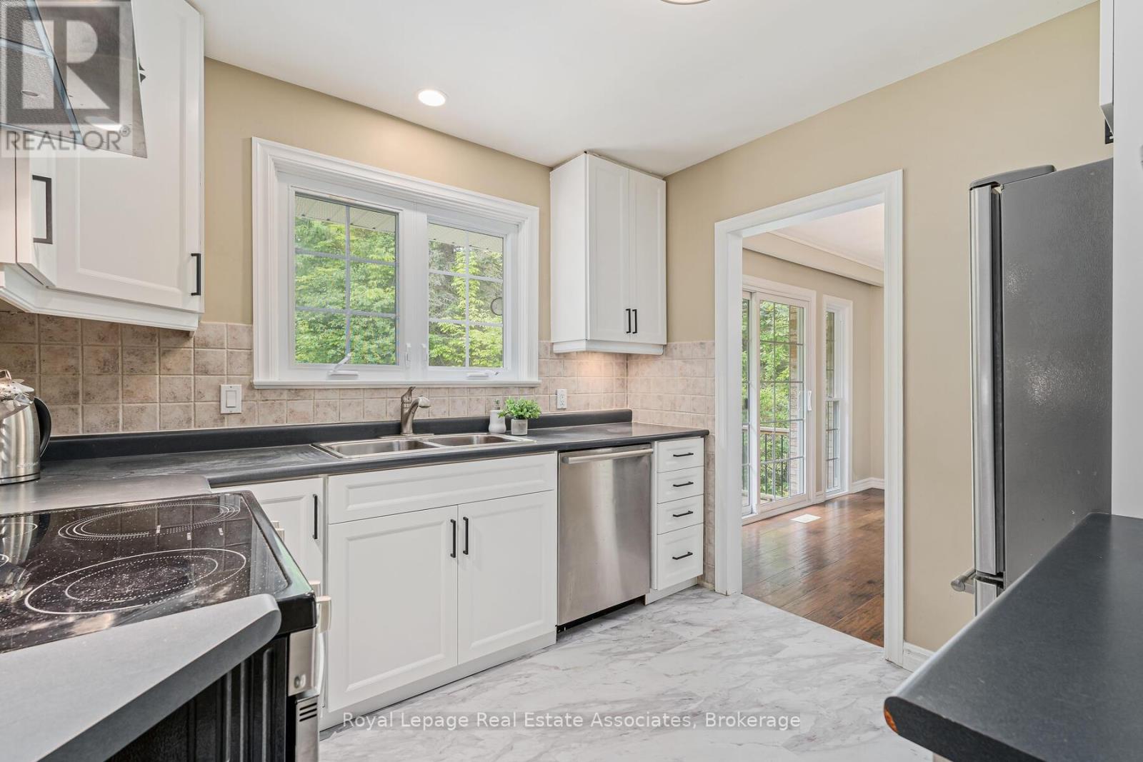 112 Park Street E, Halton Hills, Ontario  L7G 2V4 - Photo 16 - W12741730