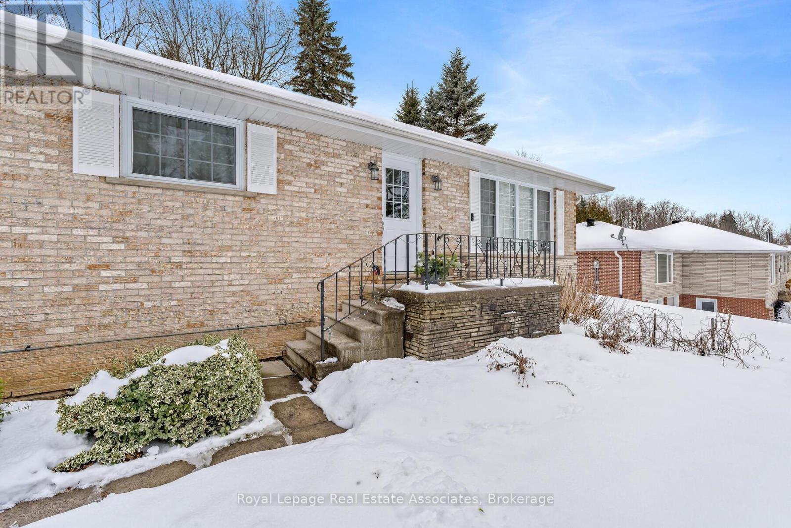 112 Park Street E, Halton Hills, Ontario  L7G 2V4 - Photo 5 - W12741730