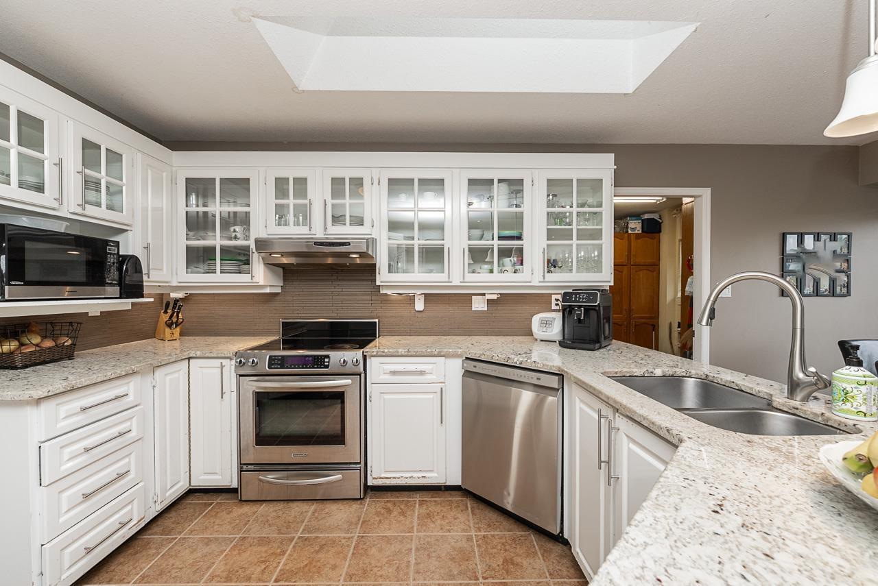 5690 W Sunrise Crescent, Surrey, British Columbia V3S 7M4 - Photo 11 - R3084505