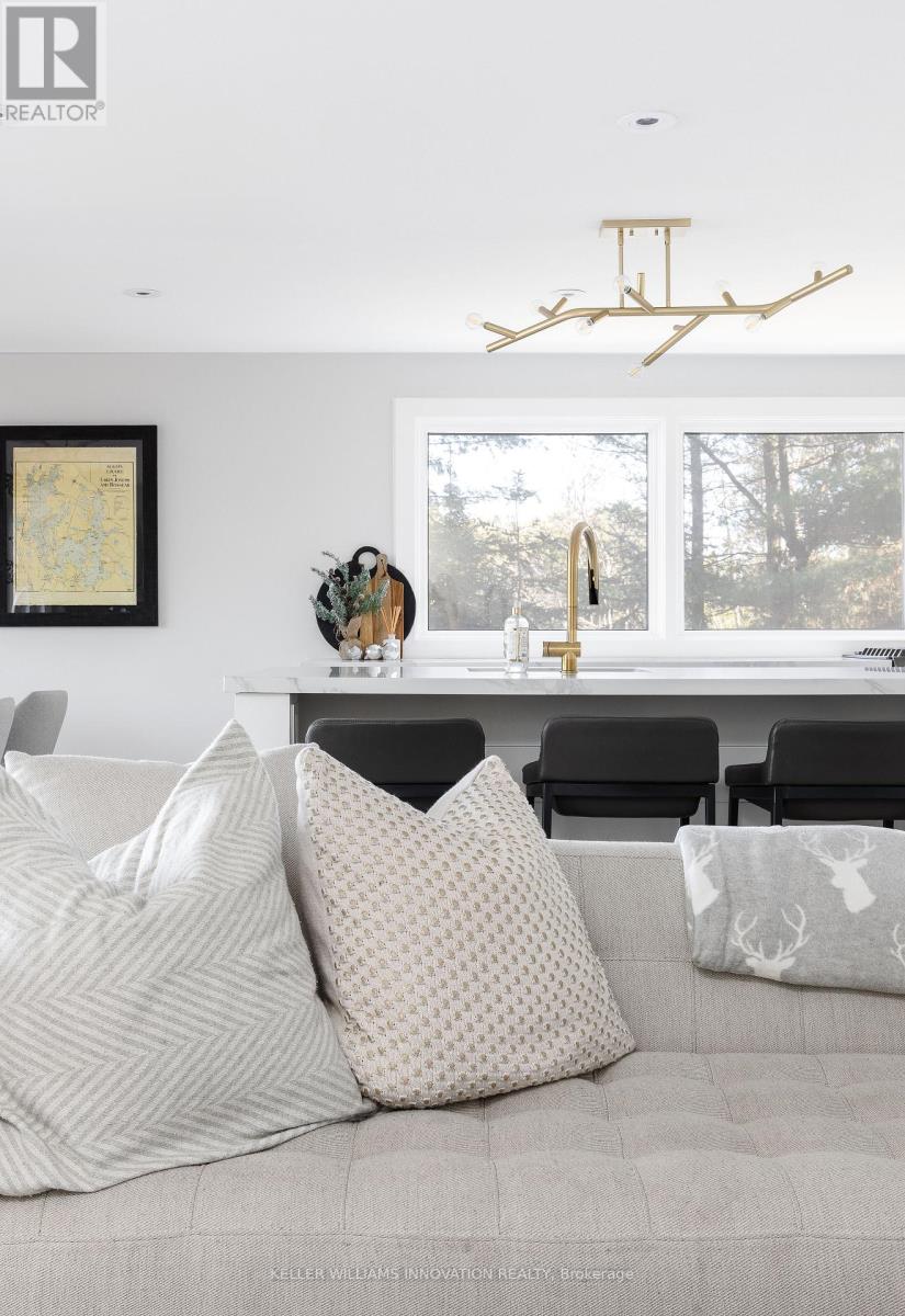 2872 Muskoka Road 118 W, Muskoka Lakes, Ontario  P0B 1J0 - Photo 15 - X12741614