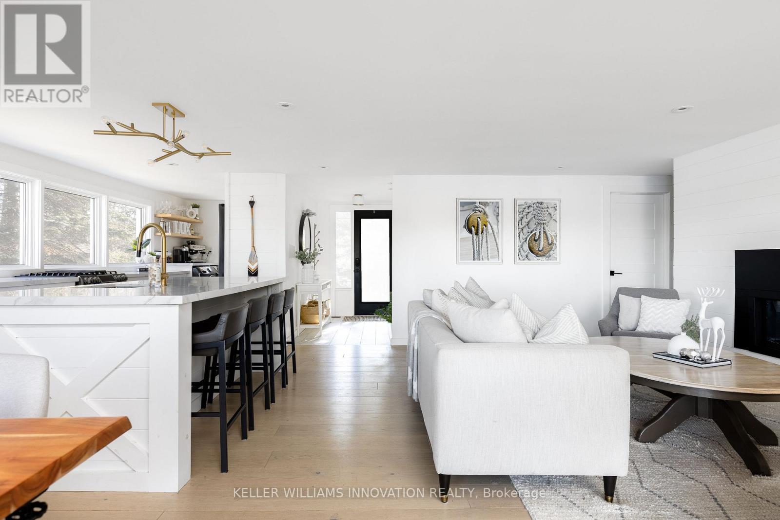 2872 Muskoka Road 118 W, Muskoka Lakes, Ontario  P0B 1J0 - Photo 2 - X12741614