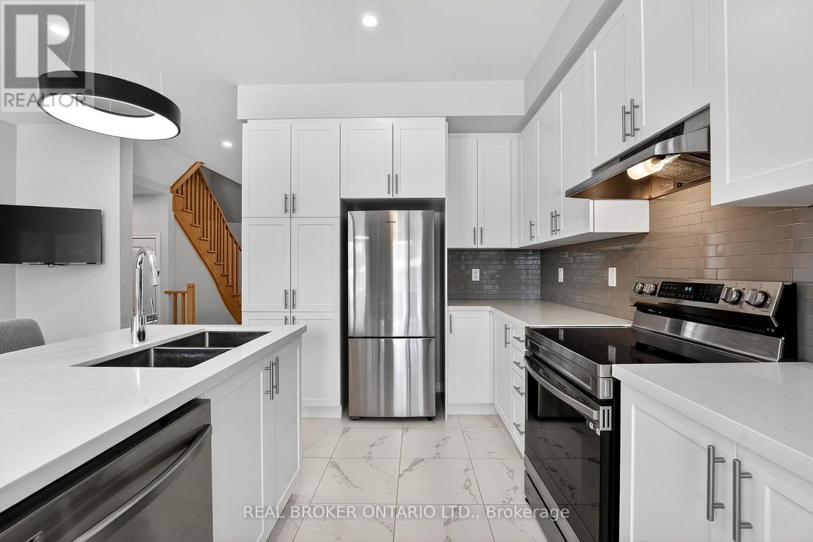 45 Sapphire Way, Thorold, Ontario  L2V 0L4 - Photo 6 - X12741708