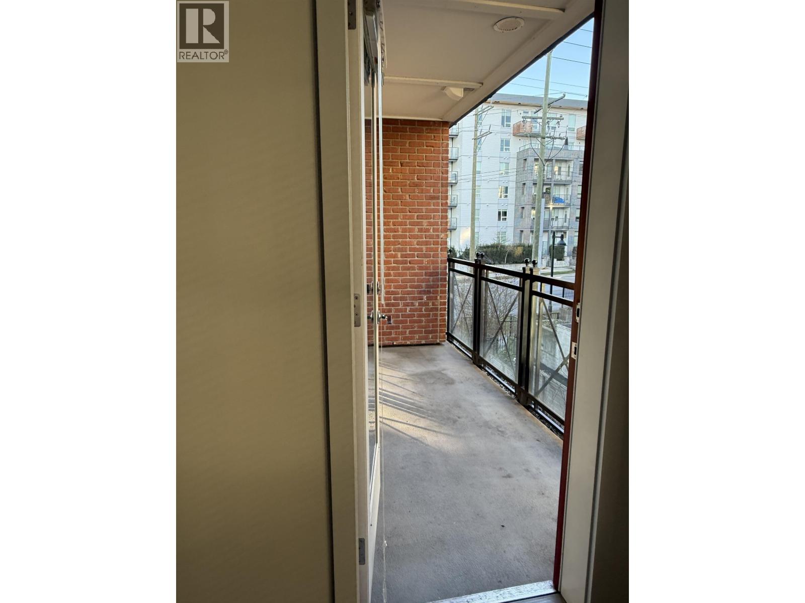 308 618 Como Lake Avenue, Coquitlam, British Columbia  V3J 0G1 - Photo 5 - R3084381