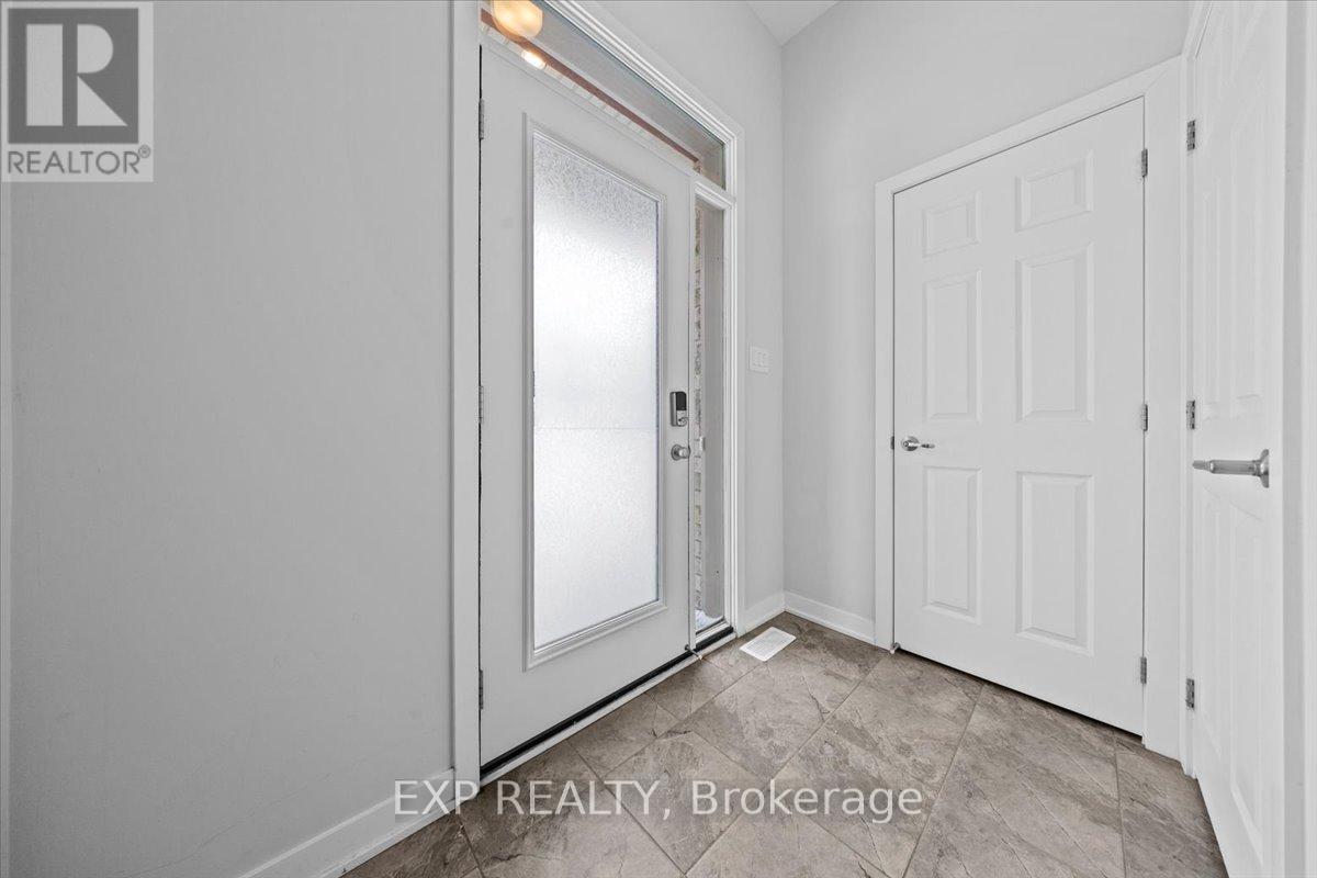 307 - 686 Quilter Row, Ottawa, Ontario  K0A 2Z0 - Photo 4 - X12741834