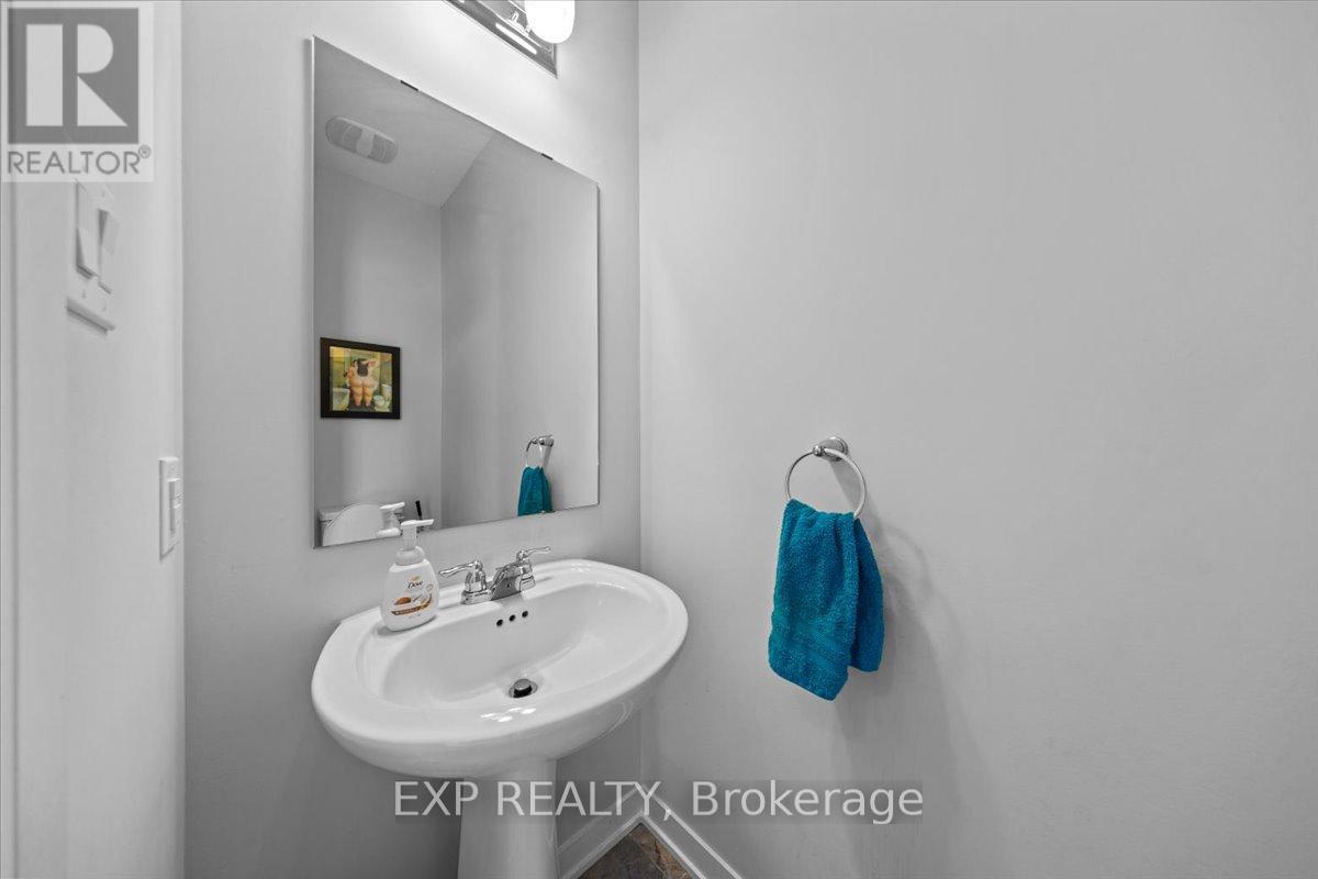 307 - 686 Quilter Row, Ottawa, Ontario  K0A 2Z0 - Photo 5 - X12741834