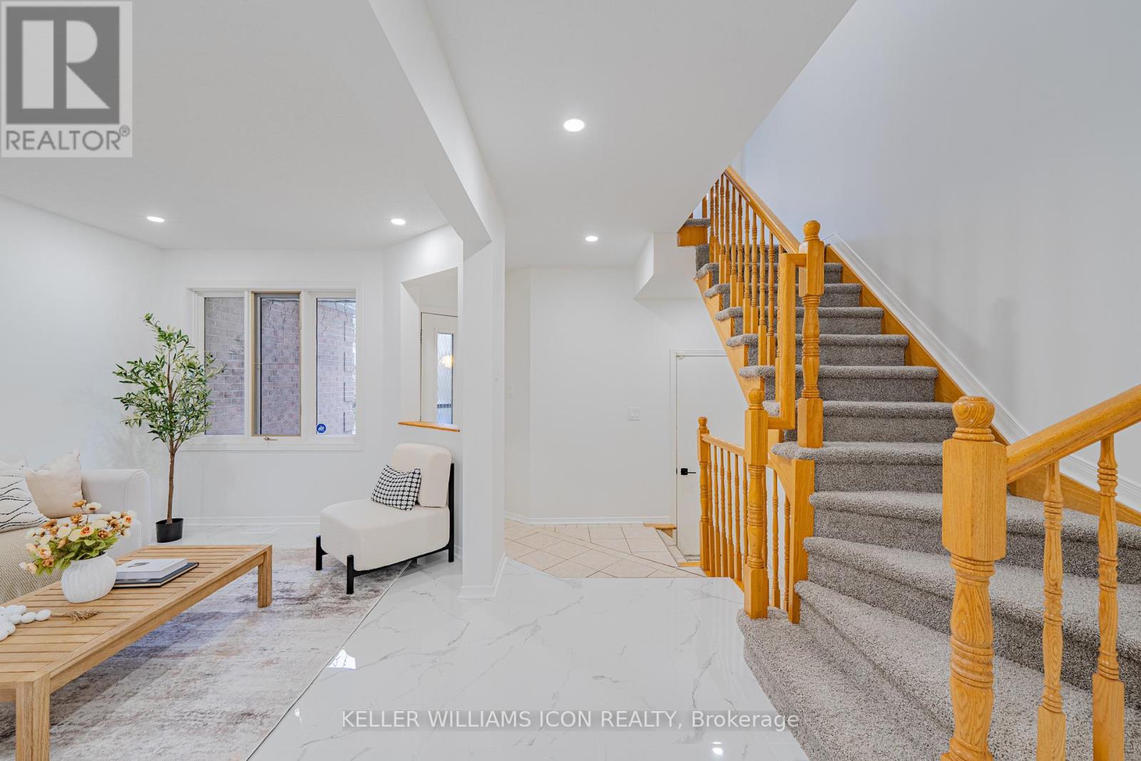 32 Ashpark Crescent, Ottawa, Ontario  K1T 3N8 - Photo 4 - X12741164