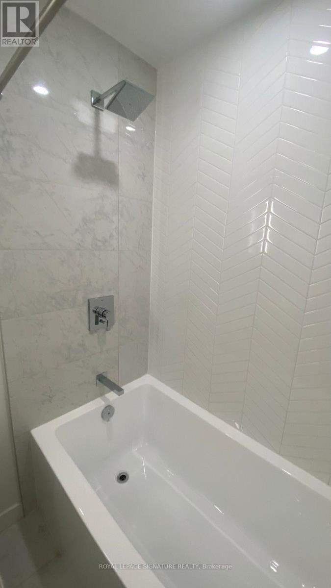 1112 - 10 De Boers Drive, Toronto, Ontario  M3J 0H1 - Photo 6 - W12738178