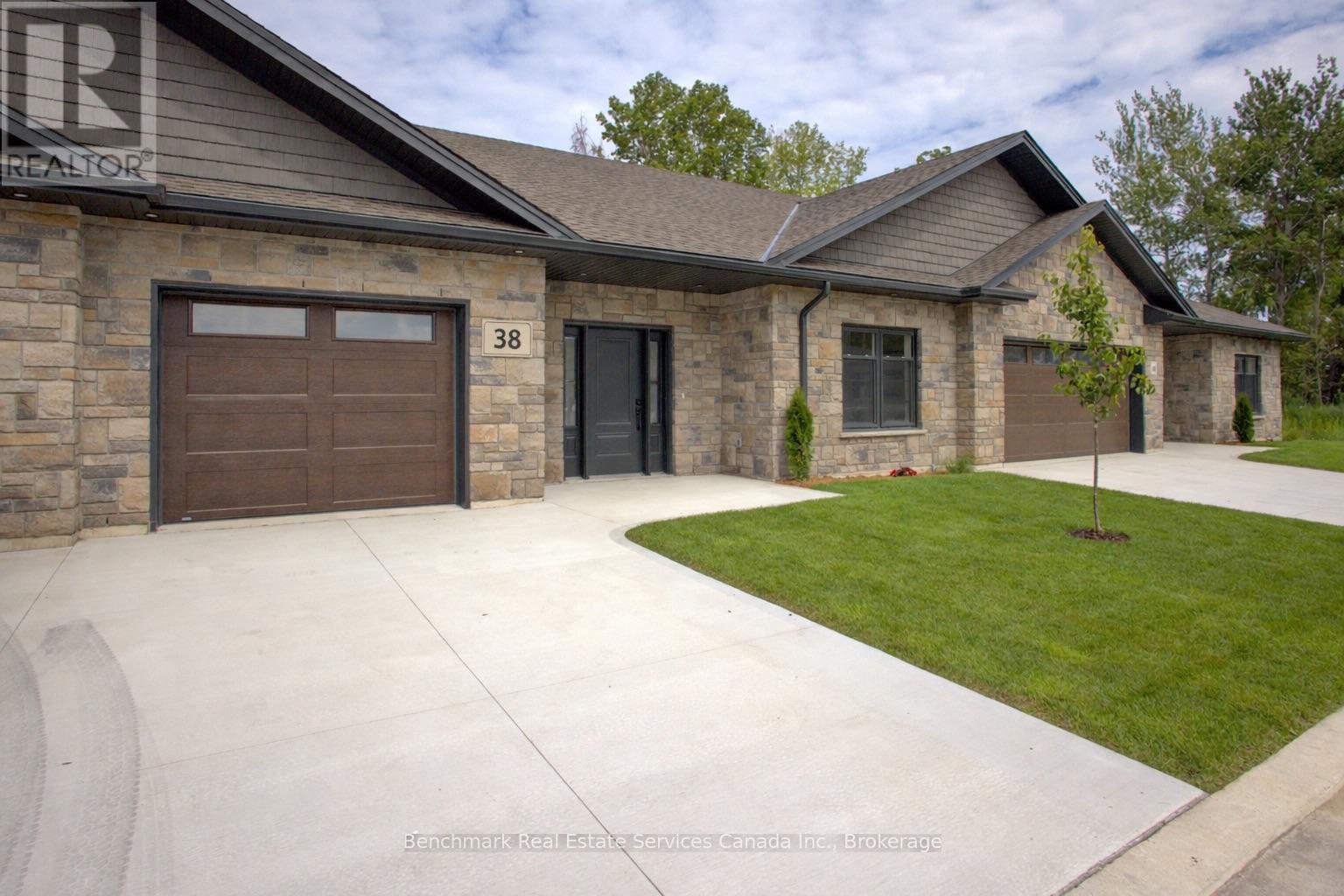 38 - 1182 Queen Street, Kincardine, Ontario  N2Z 1G4 - Photo 2 - X12703356