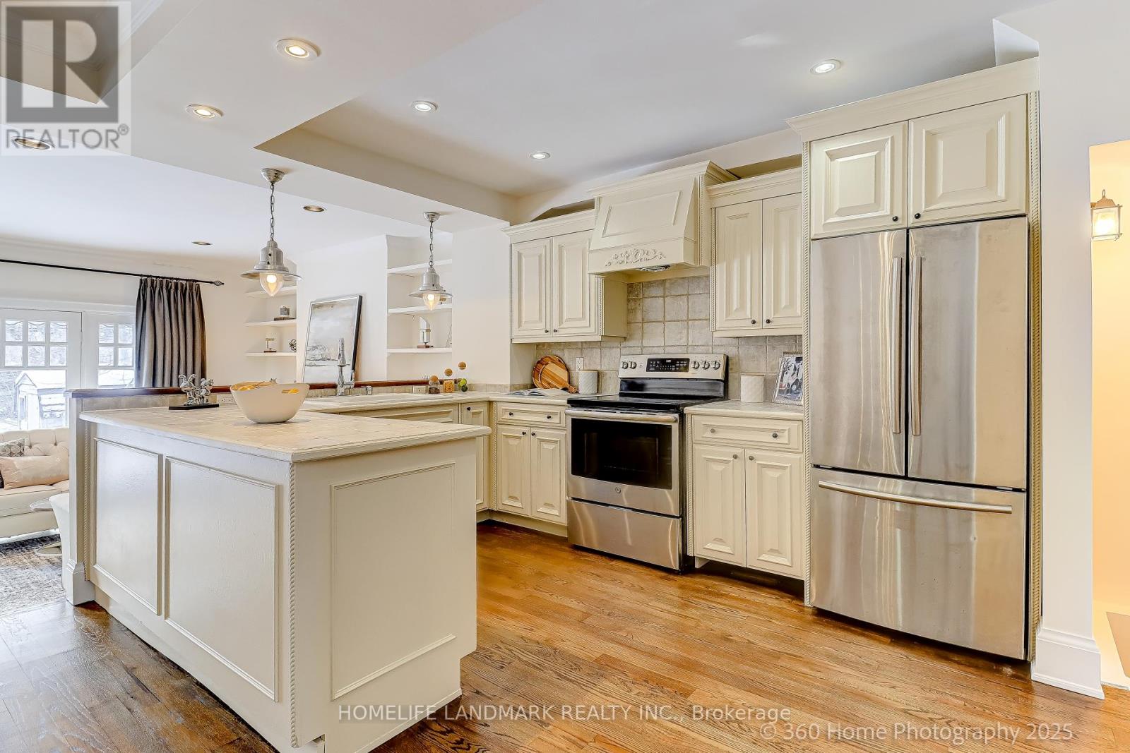 155 Fairlawn Avenue, Toronto, Ontario  M5M 1S9 - Photo 6 - C12741824