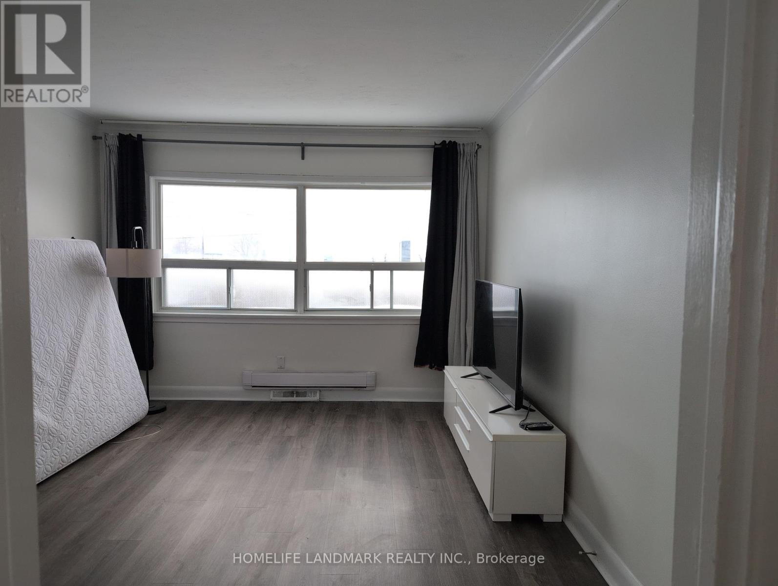 289 The Queensway Avenue S, Georgina, Ontario  L4P 2B4 - Photo 3 - N12739340