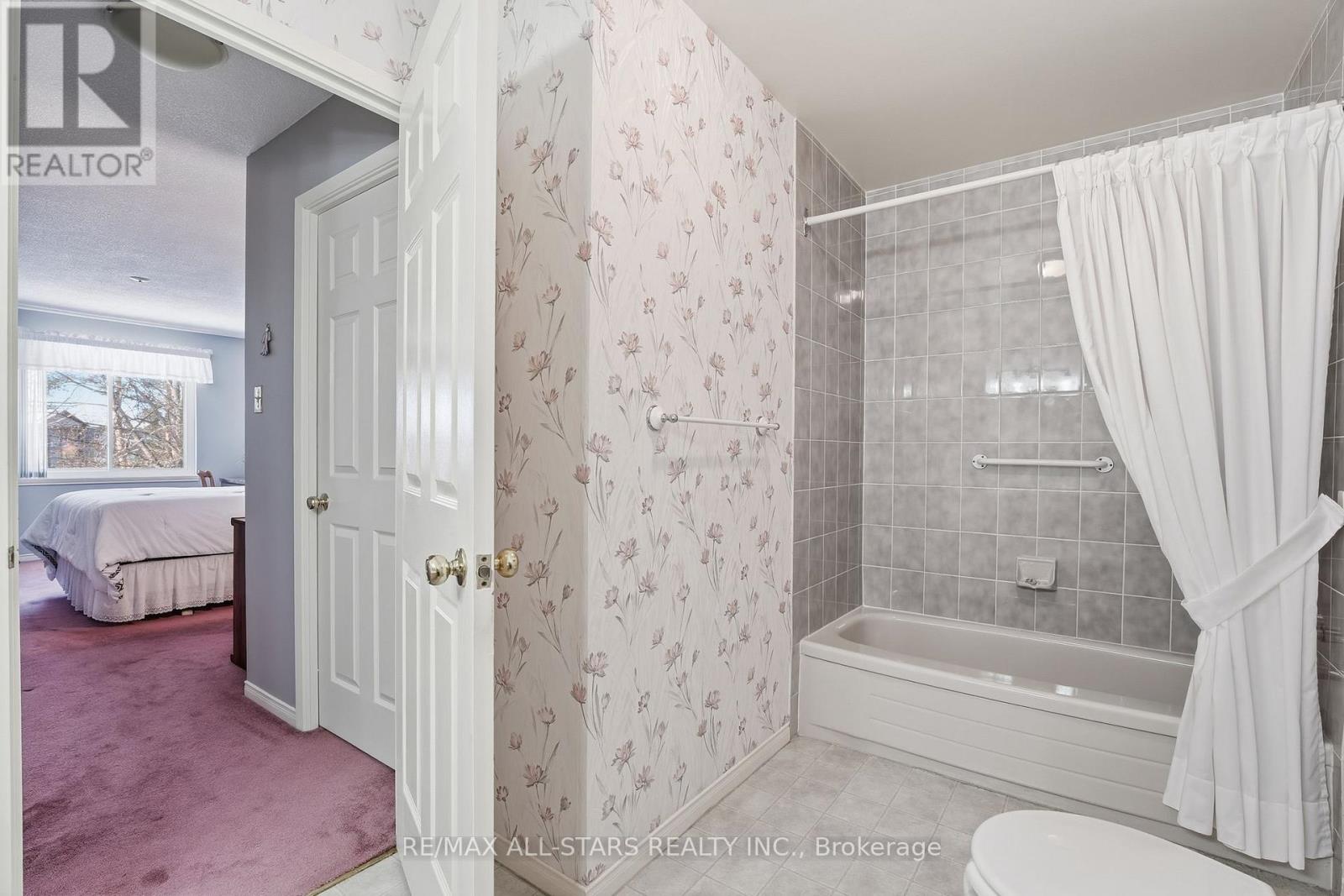 301 - 111 Grew Boulevard, Georgina, Ontario  L0E 1L0 - Photo 22 - N12741828