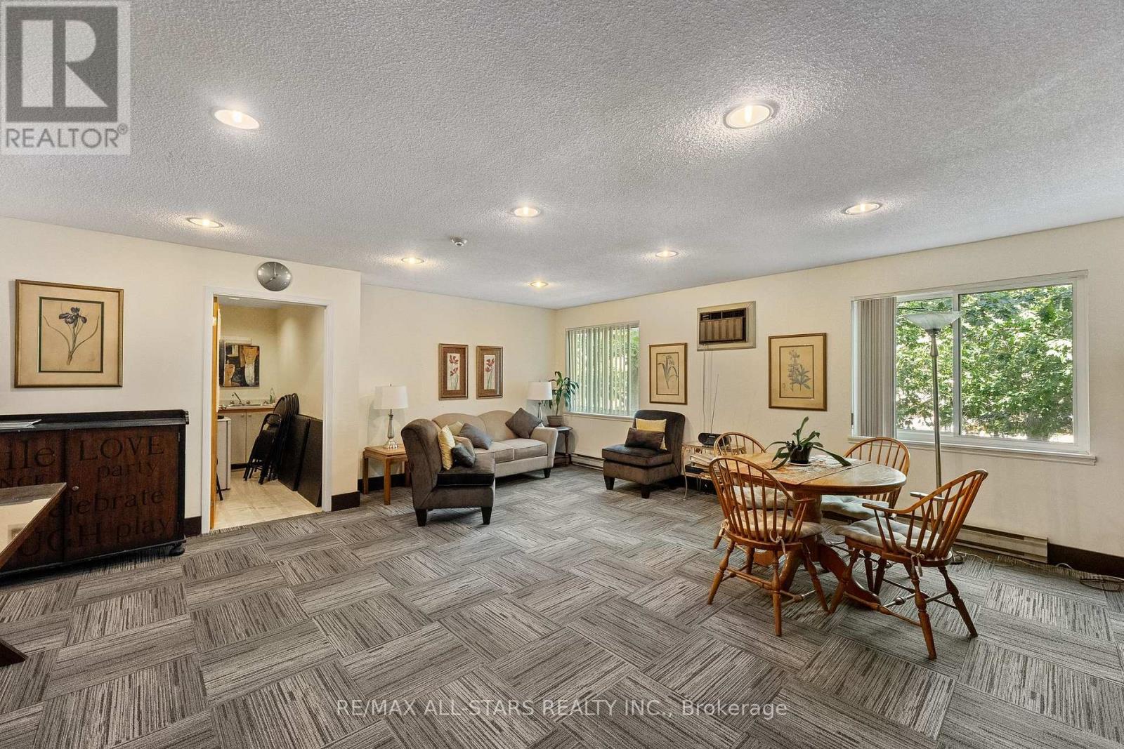 301 - 111 Grew Boulevard, Georgina, Ontario  L0E 1L0 - Photo 31 - N12741828