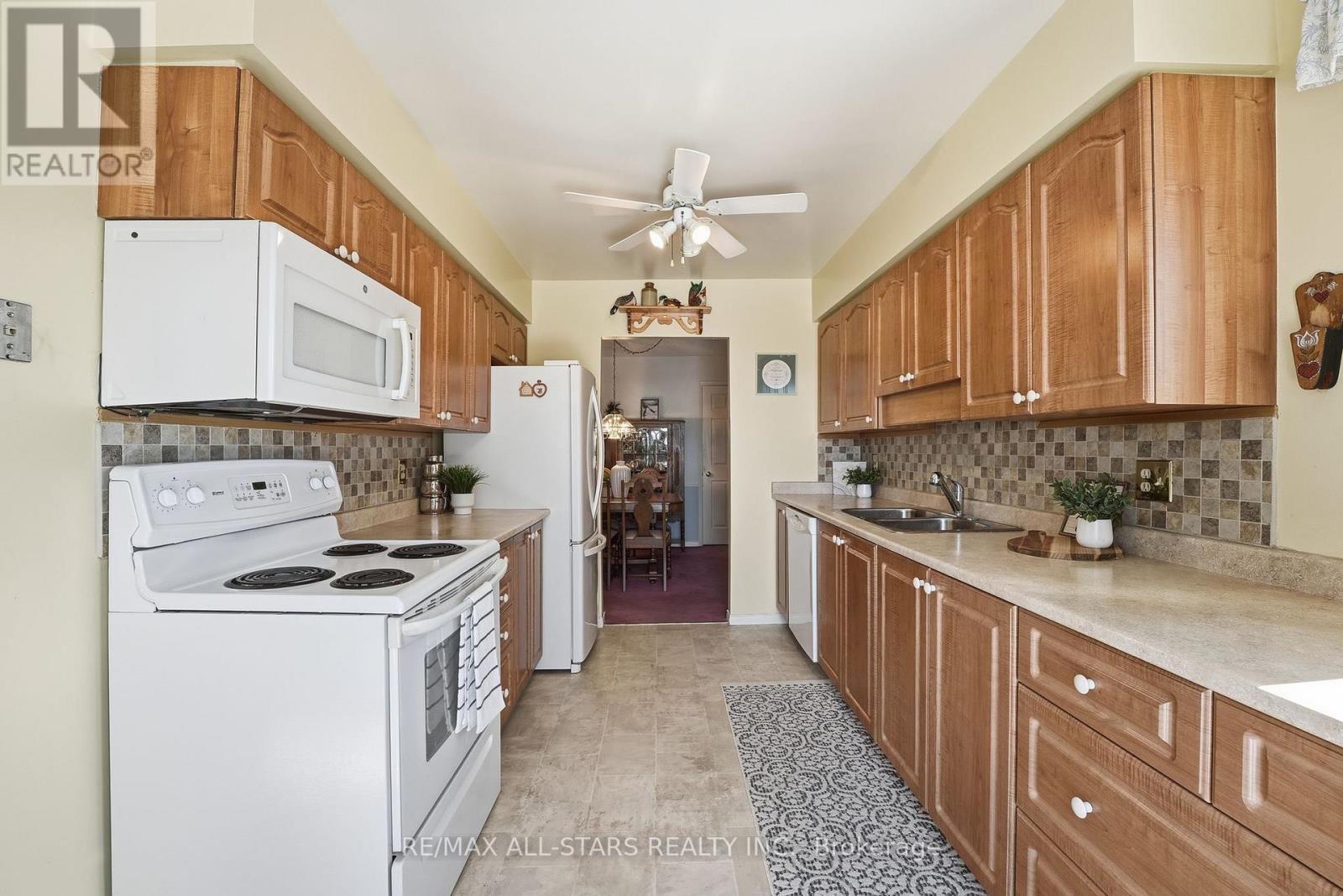 301 - 111 Grew Boulevard, Georgina, Ontario  L0E 1L0 - Photo 6 - N12741828