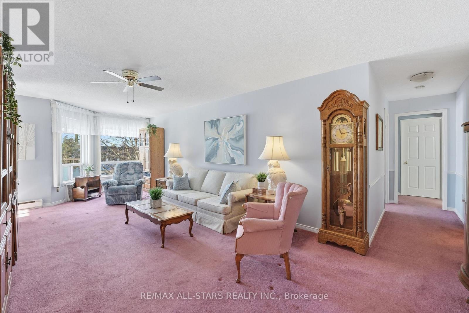 301 - 111 Grew Boulevard, Georgina, Ontario  L0E 1L0 - Photo 9 - N12741828