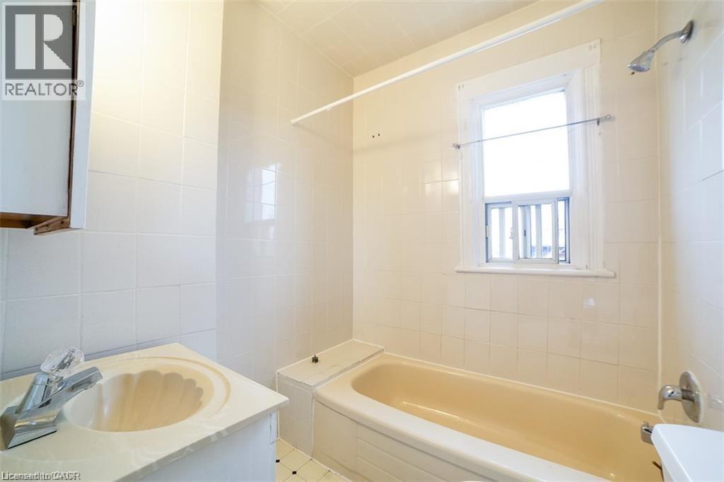 238 Kensington Avenue N Unit# Upper, Hamilton, Ontario  L8L 7N9 - Photo 7 - 40801770