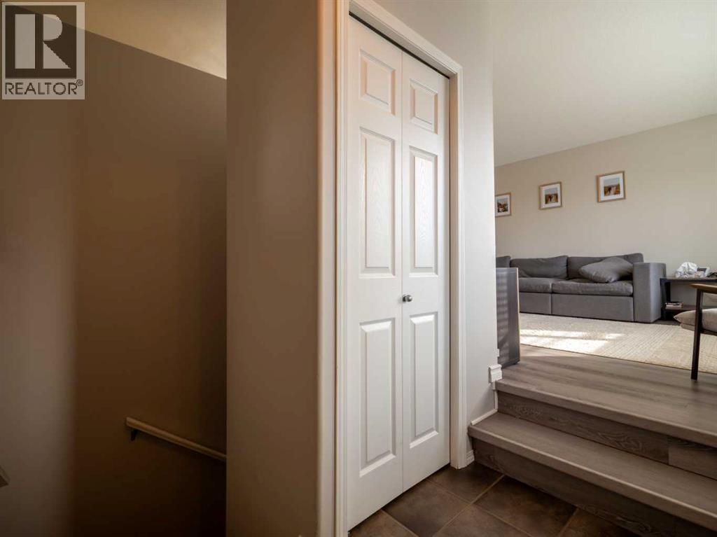 263 Mt Sunburst Way W, Lethbridge, Alberta  T1K 2S3 - Photo 2 - A2282645