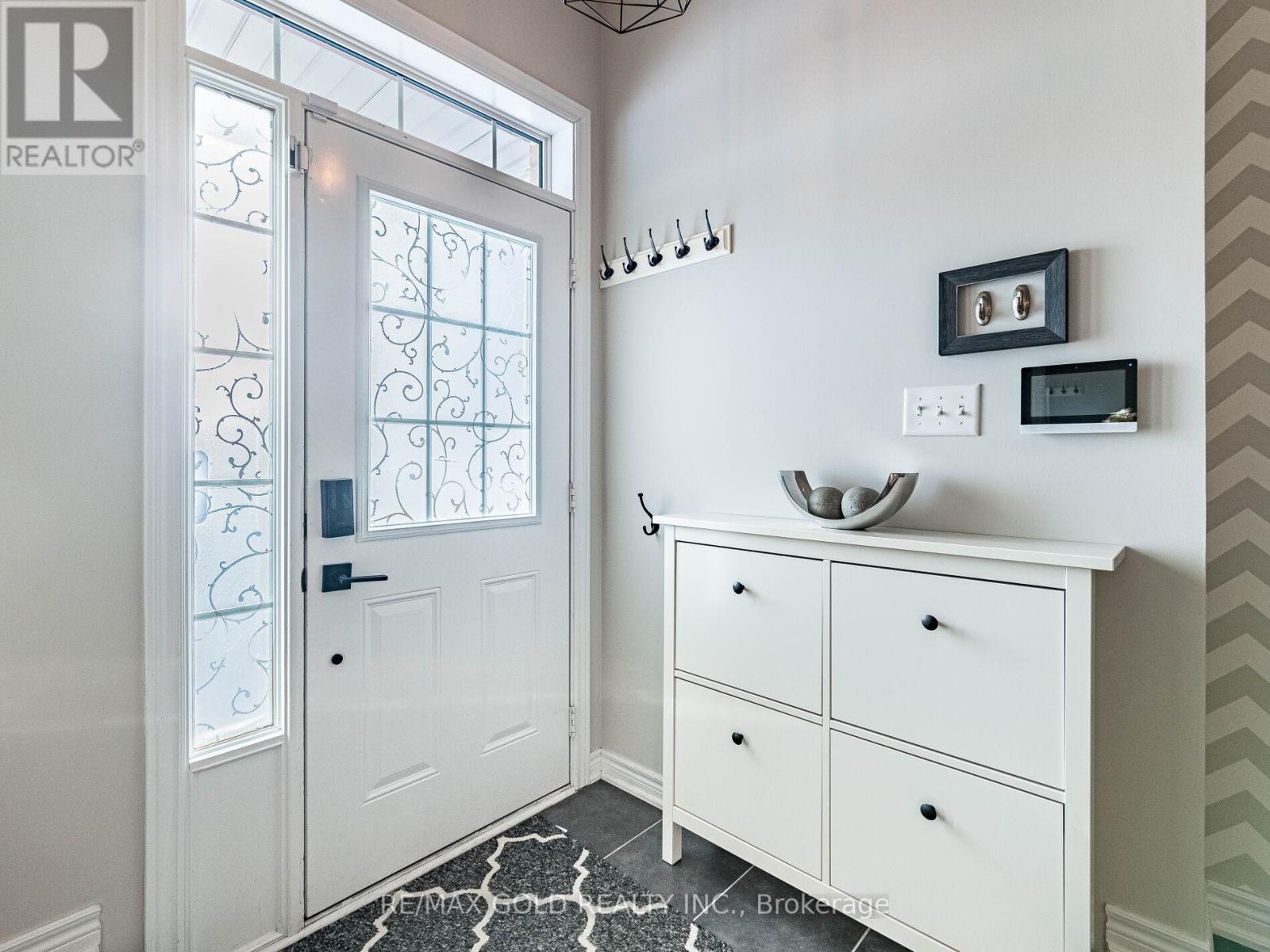 34 Kempenfelt Drive, Brampton, Ontario  L7A 0Z6 - Photo 3 - W12741806