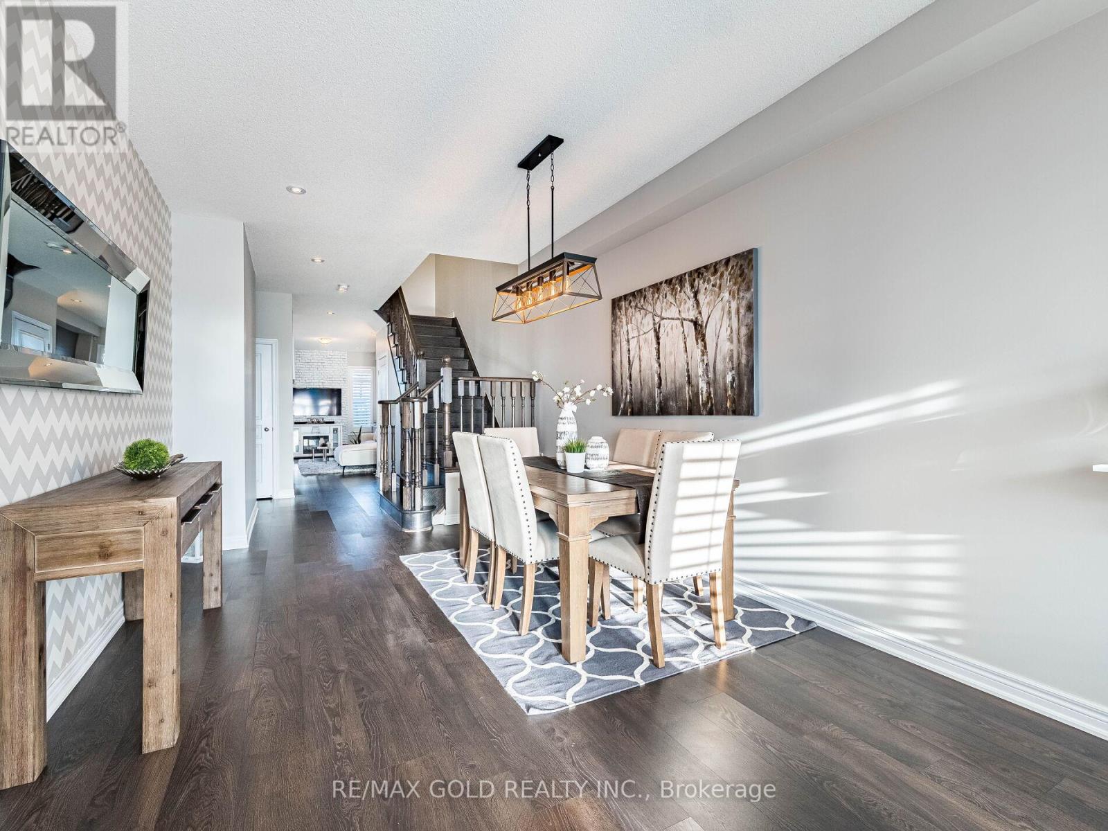 34 Kempenfelt Drive, Brampton, Ontario  L7A 0Z6 - Photo 4 - W12741806