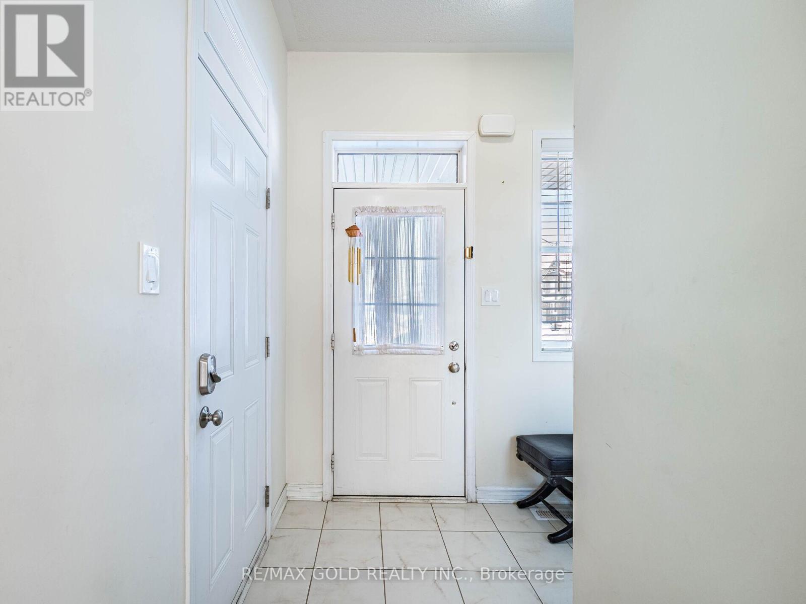 520 Edenbrook Hill Drive, Brampton, Ontario  L7A 4T7 - Photo 4 - W12741808