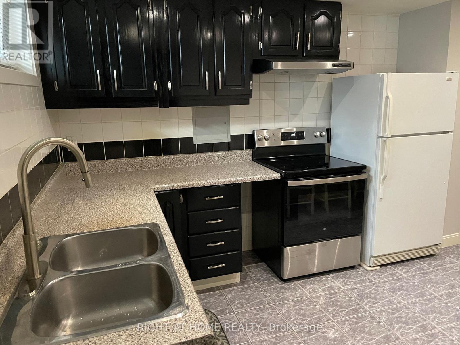 Lower - 28 Sparrow Avenue, Toronto, Ontario  M6A 1L4 - Photo 3 - W12741844