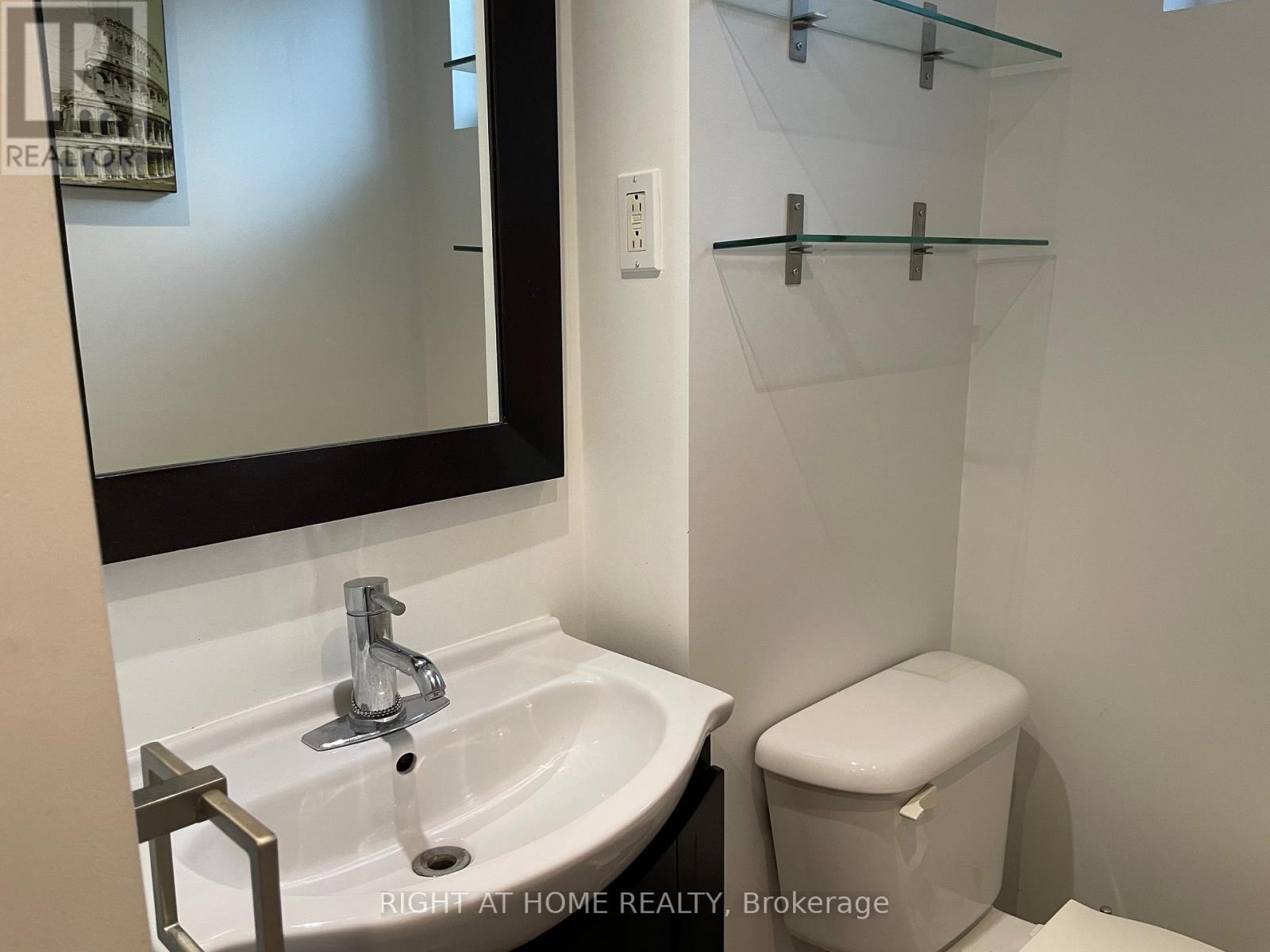 Lower - 28 Sparrow Avenue, Toronto, Ontario  M6A 1L4 - Photo 8 - W12741844