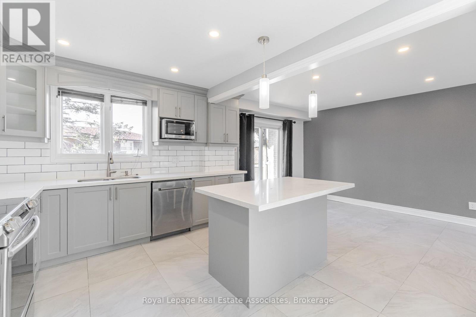 Upper Level - 91 Bruce Beer Drive, Brampton, Ontario  L6V 2Z7 - Photo 6 - W12741856