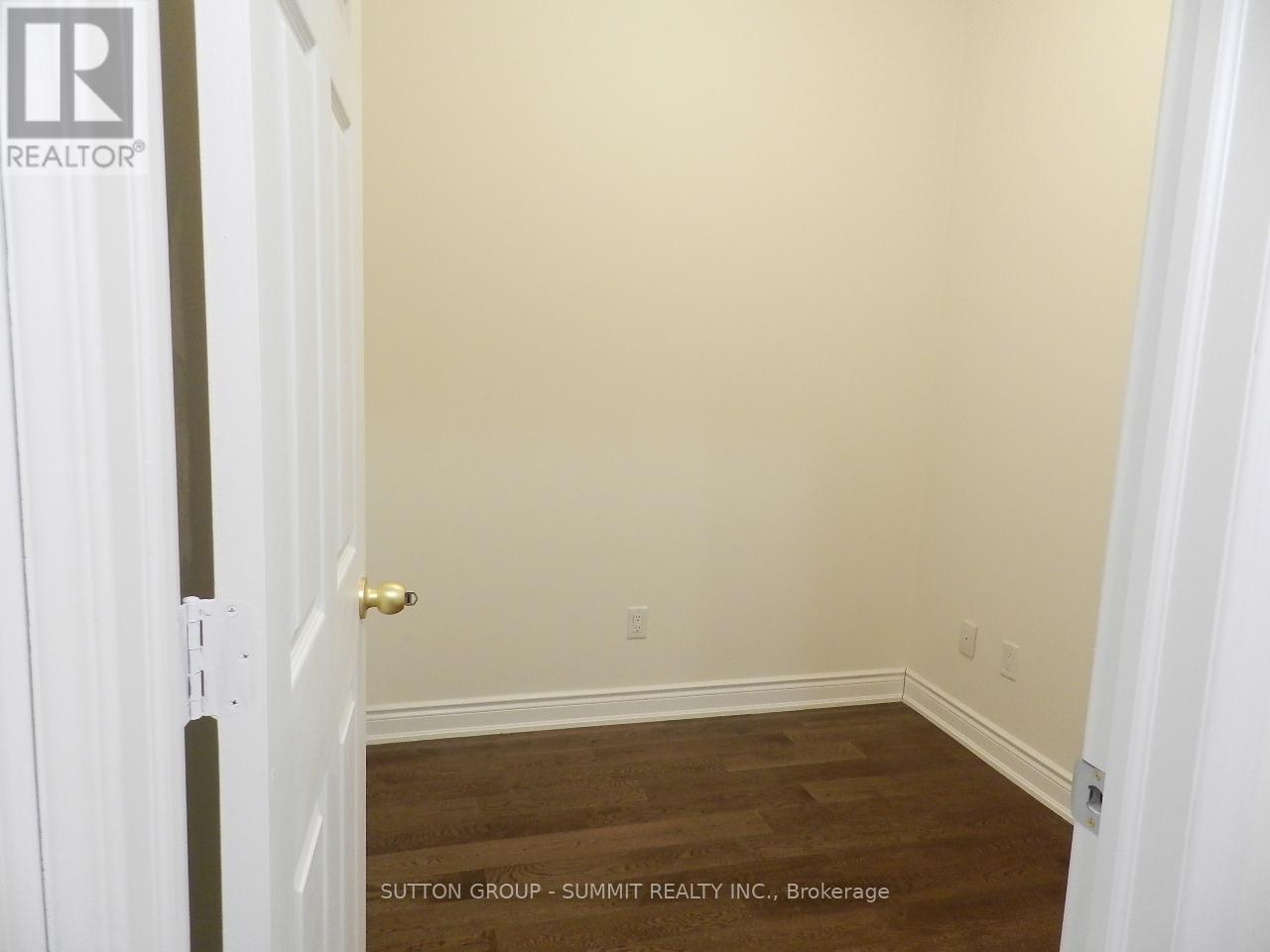 112 - 3170 Erin Mills Parkway, Mississauga, Ontario  L5L 0B6 - Photo 11 - W12570114