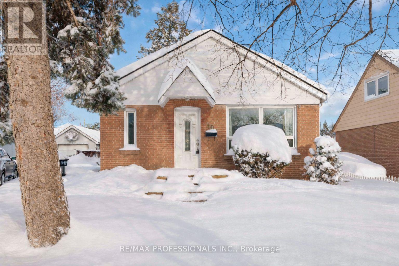 40 ALLENBY AVENUE, Toronto, Ontario