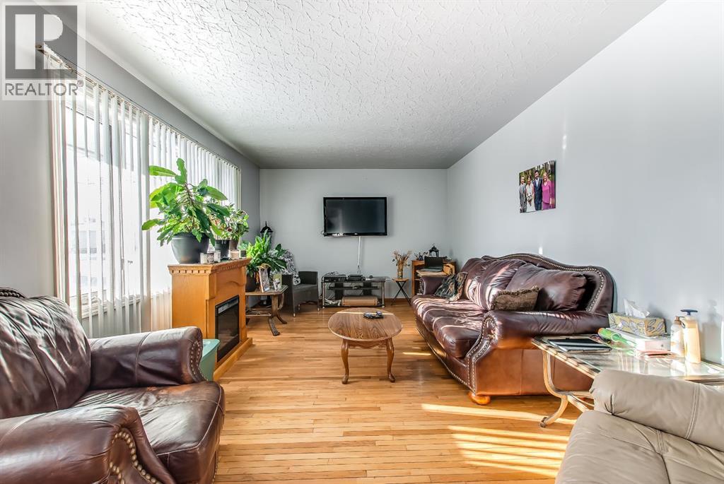 212 11 Street Ne, Medicine Hat, Alberta  T1A 5T2 - Photo 3 - A2272520