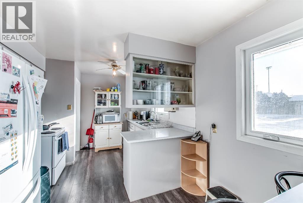 212 11 Street Ne, Medicine Hat, Alberta  T1A 5T2 - Photo 7 - A2272520