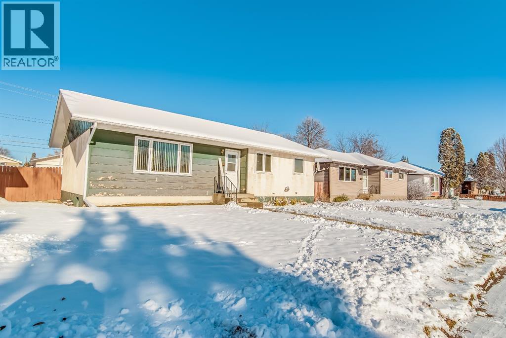 212 11 Street Ne, Medicine Hat, Alberta  T1A 5T2 - Photo 2 - A2272520