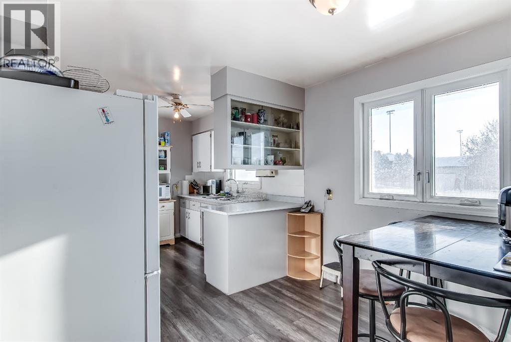 212 11 Street Ne, Medicine Hat, Alberta  T1A 5T2 - Photo 6 - A2272520