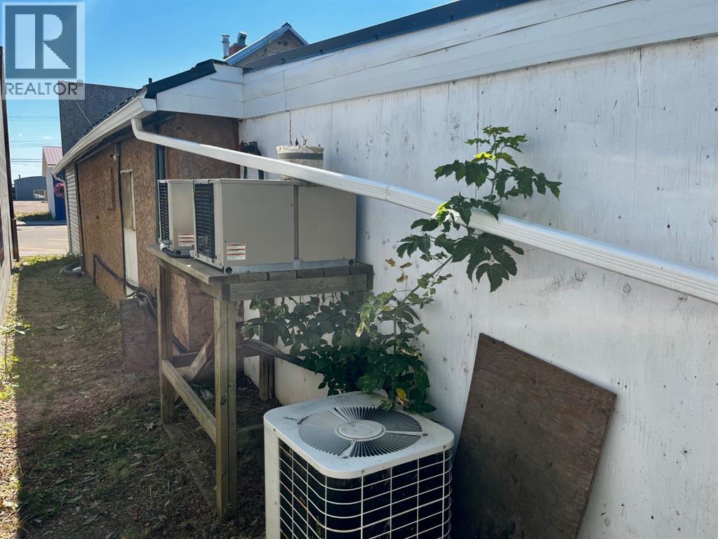 4926 50 Avenue, Vermilion, Alberta  T9X 1A4 - Photo 11 - A2251160