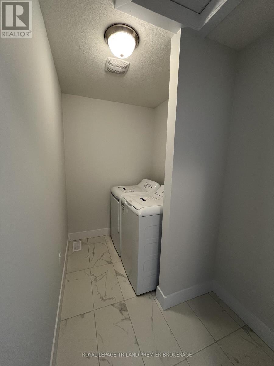 2698 Bobolink Lane, London South, Ontario  N6M 0J9 - Photo 27 - X12741970